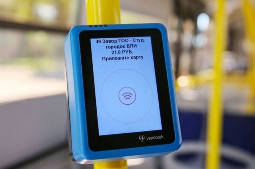 Воронежцам объяснили, почему проезд в автобусе дороже при наличной оплате